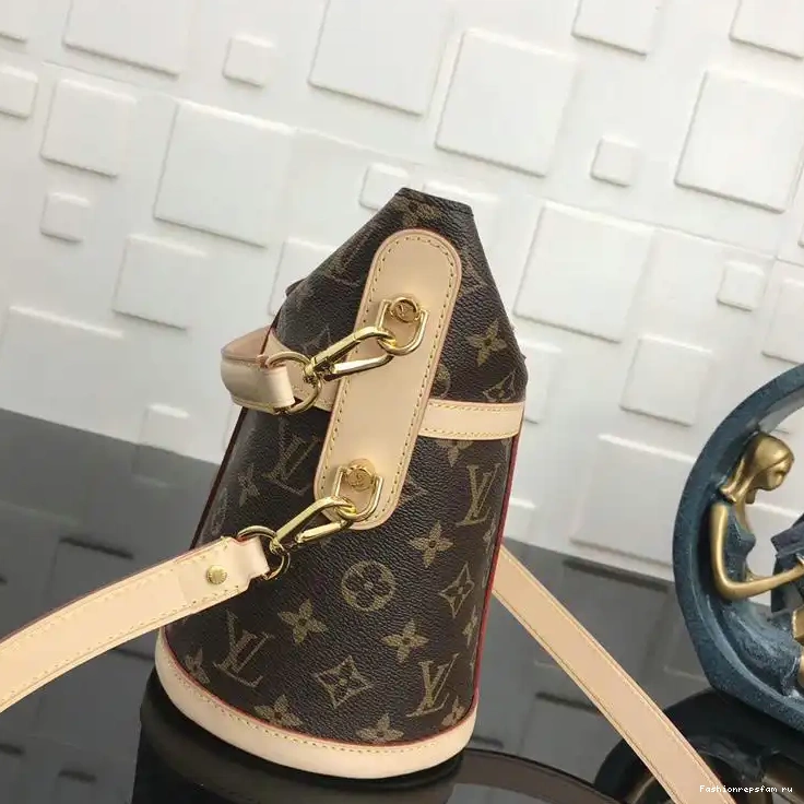 Fashionrepsfam ru LV 19T1L0043 Bags 0810